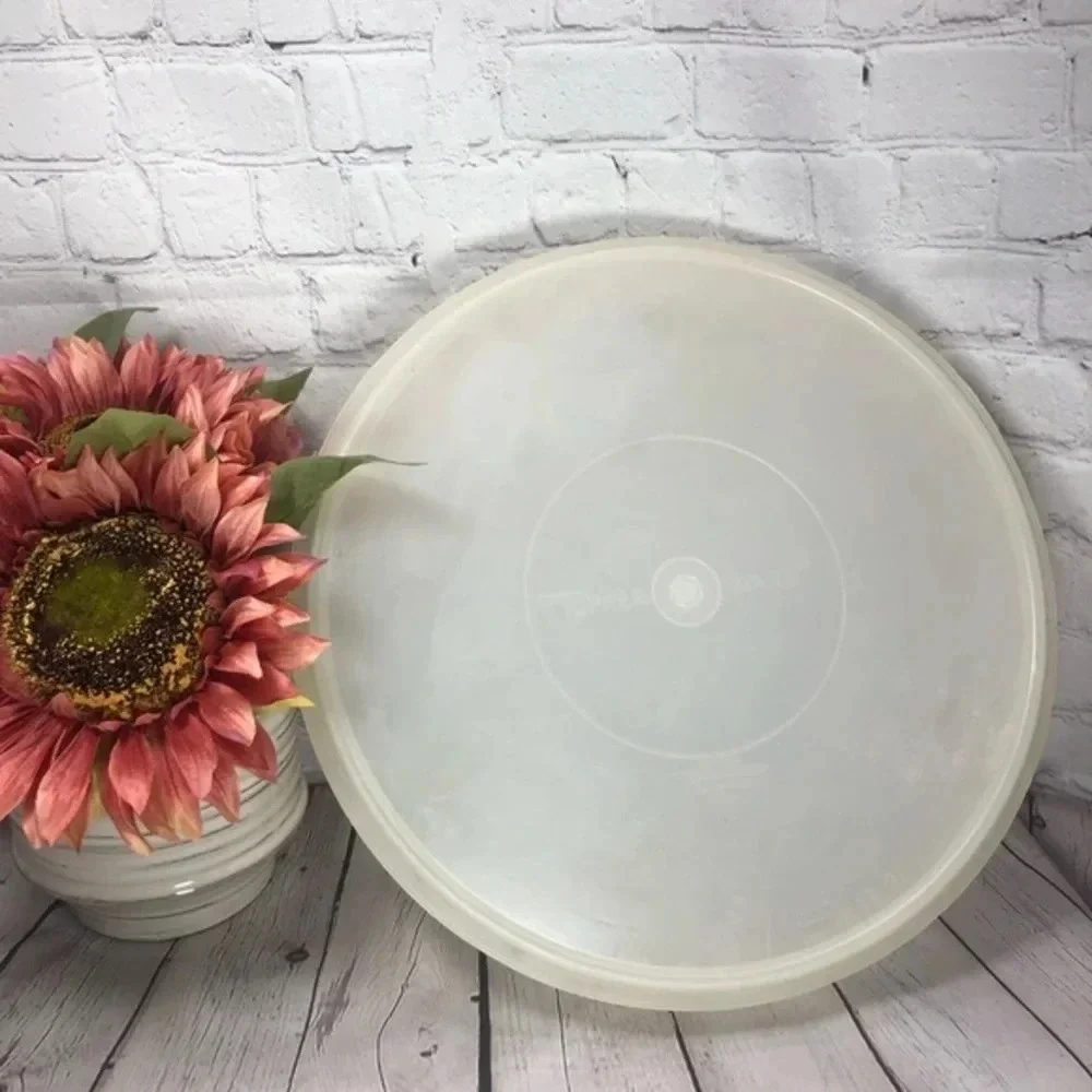 Vintage Tupperware pie keeper food storage